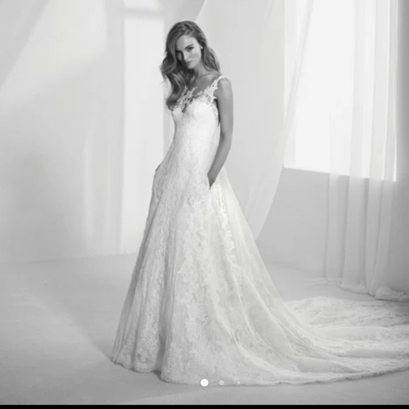 Pronovias Radila UNALTERED Wedding Dress - Picture 7 of 8